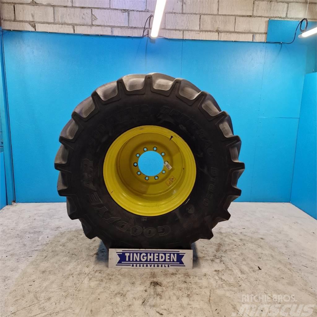  32 900/55 R32 Tyres, wheels and rims