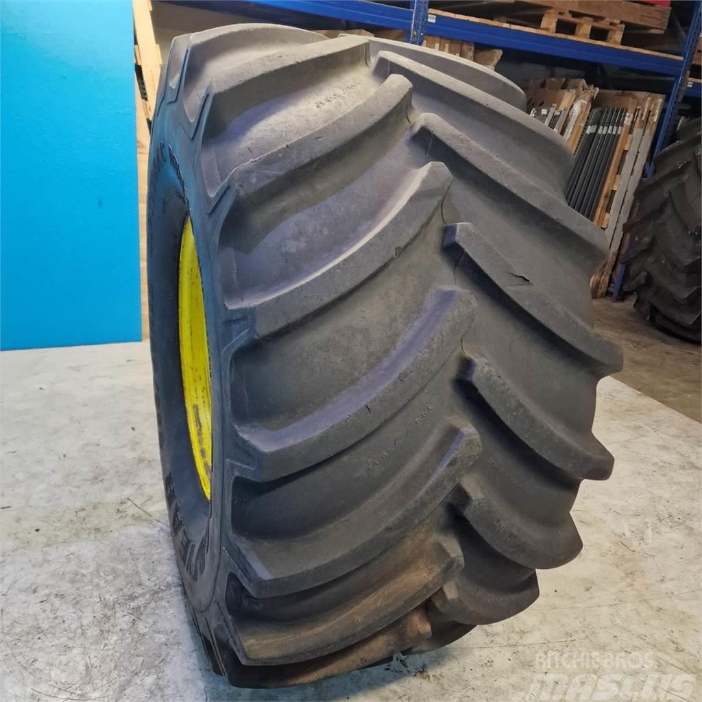  32 900/55 R32 Tyres, wheels and rims