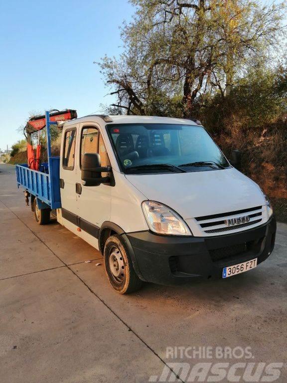 Camion Iveco Daily Doble Cabina con Pluma Other trucks