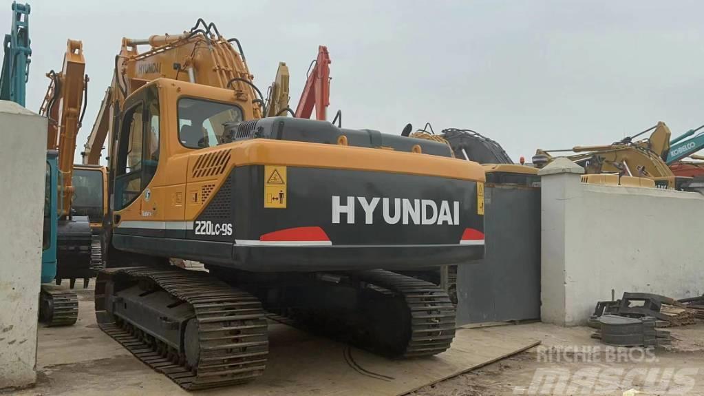 Hyundai 220 Midi excavators  7t - 12t