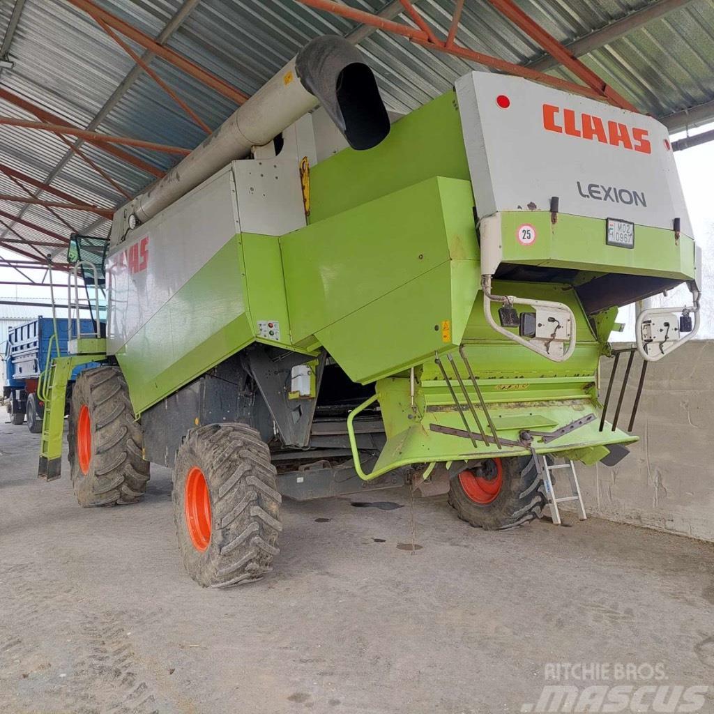 CLAAS Lexion 440 Combine harvesters