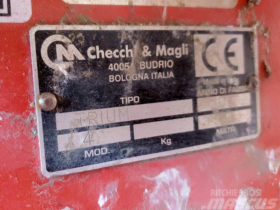  Checchi and Magli Trium 45 Other sowing machines and accessories