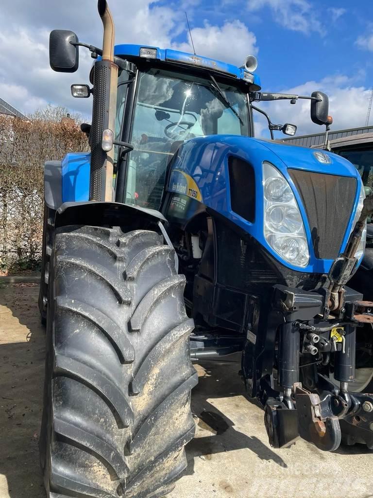 New Holland T7050 T7050 Tractors