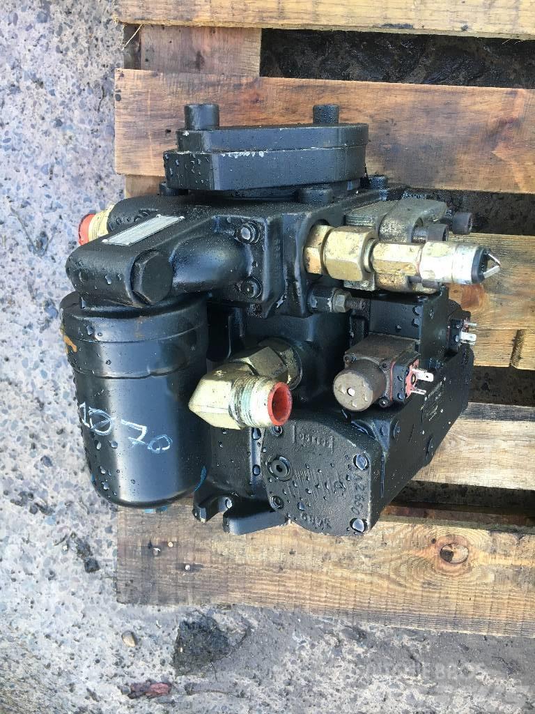 Timberjack 1070 Trans pump F058046 Transmission