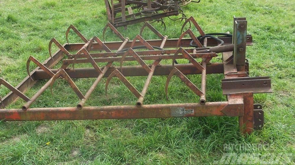 Browns Flat 8 grab £280 Tractors