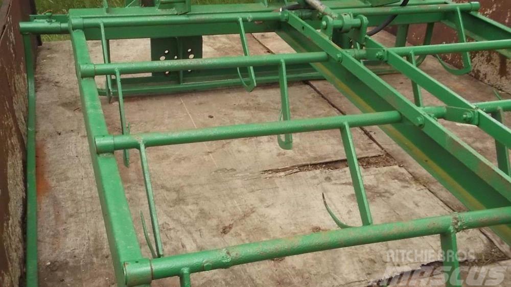  Flat eight bale grab Bale clamps