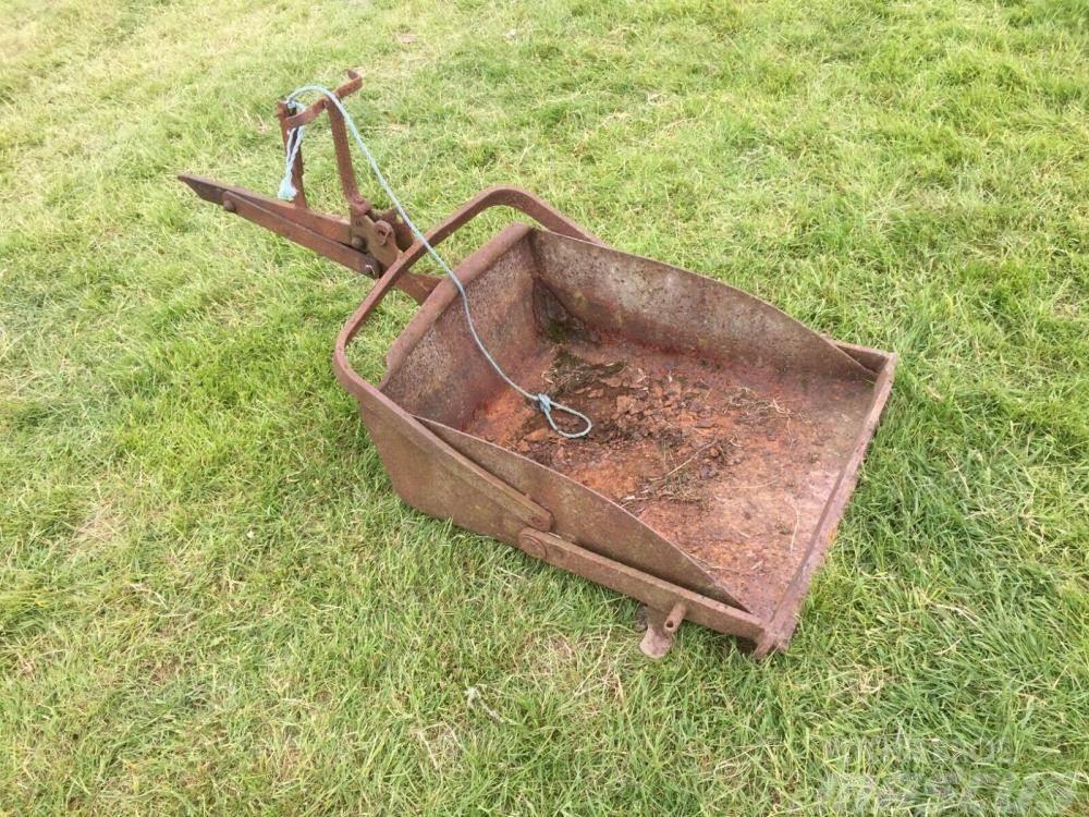Massey Ferguson rear linkage earth scoop £250 Other agricultural machines