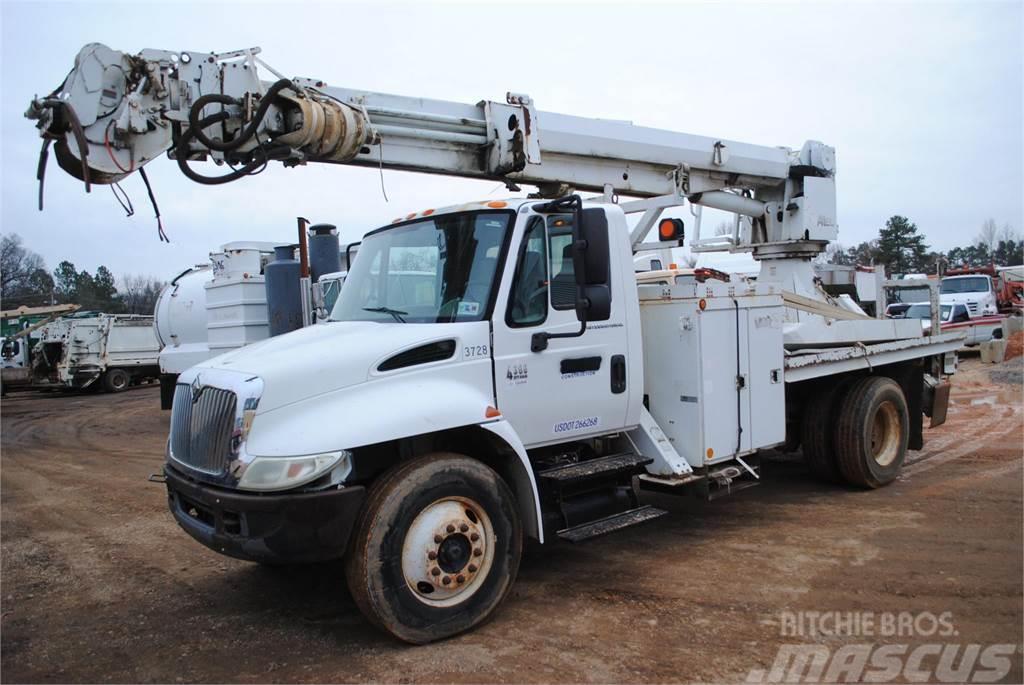 Altec DM47TR Mobile drill rig trucks