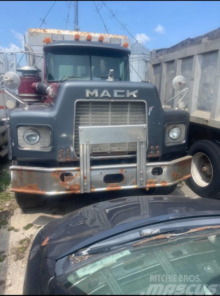 MAC Truck Tipper trucks