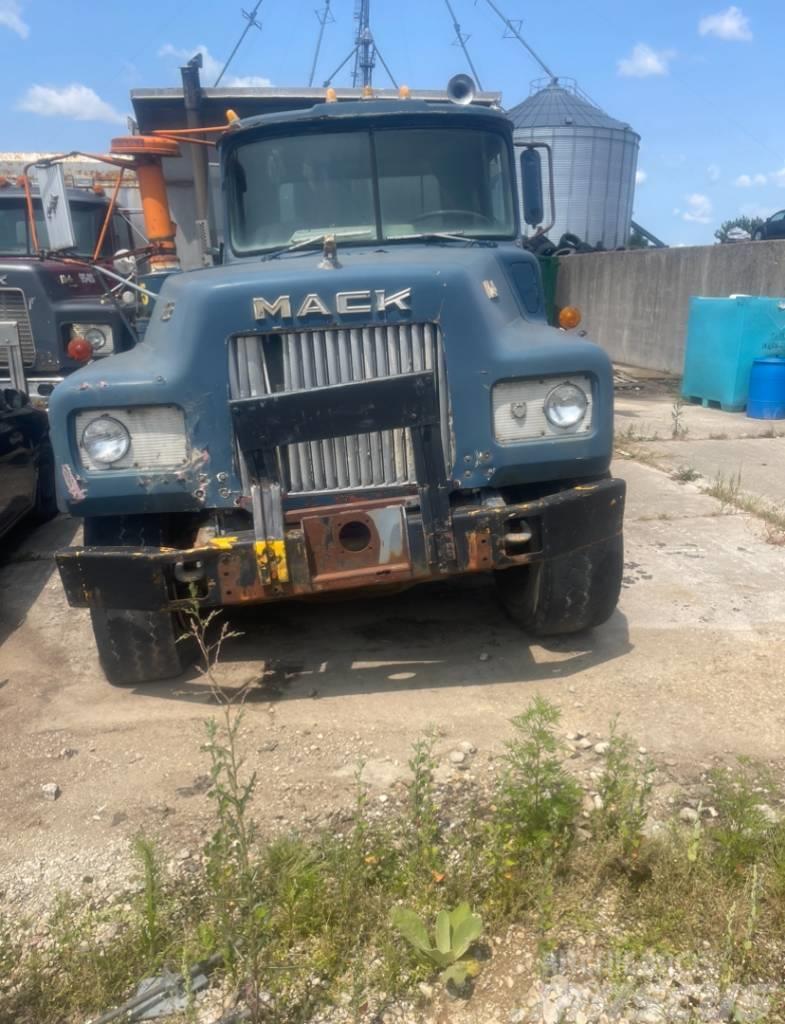 MAC Truck Tipper trucks