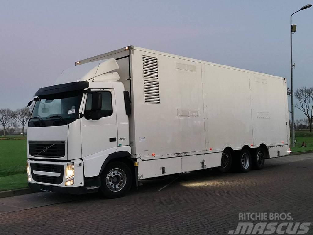 Volvo FH 13.420 8x2 live animals Animal transport trucks