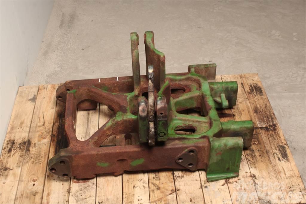 John Deere 6620 Front axle support Chassis and suspension