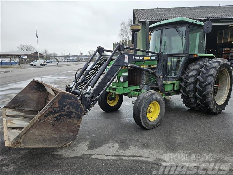 John Deere 2850 med frontlæsser og redskaber Tractors