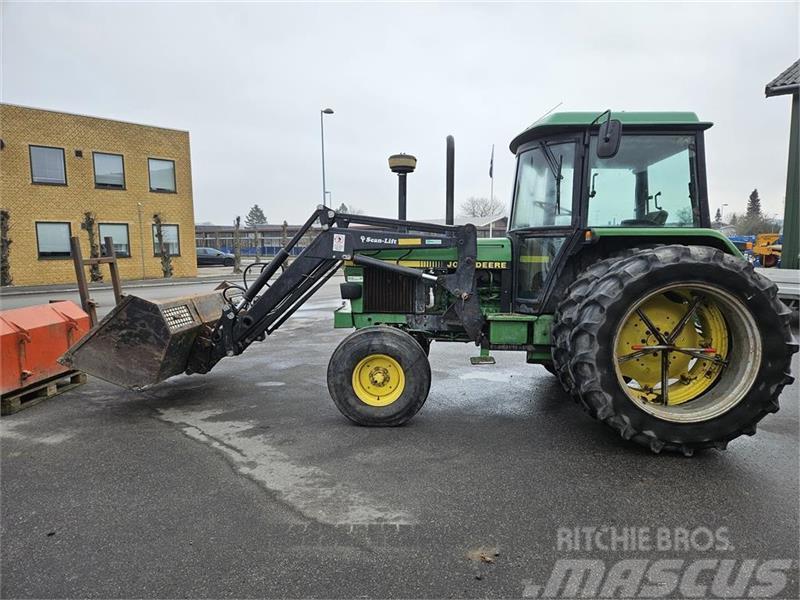 John Deere 2850 med frontlæsser og redskaber Tractors