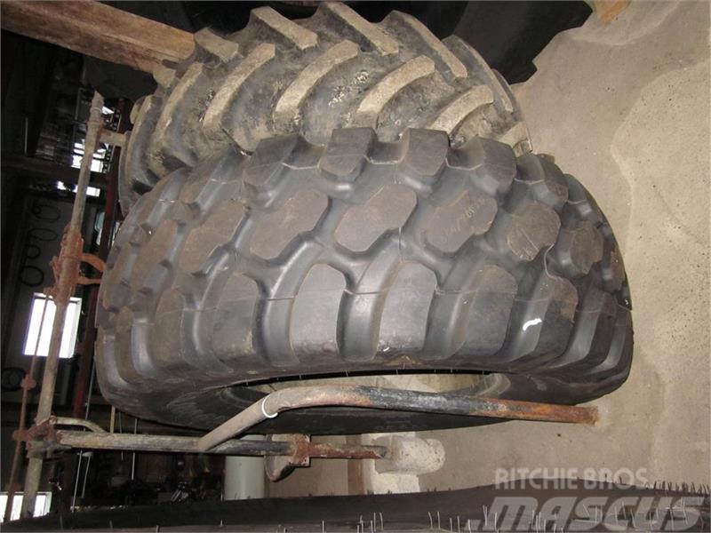 Goodyear 500/70x28 Tyres, wheels and rims