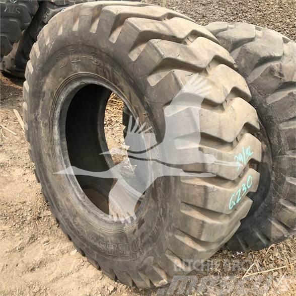 Deestone 17.5X25 Tyres, wheels and rims