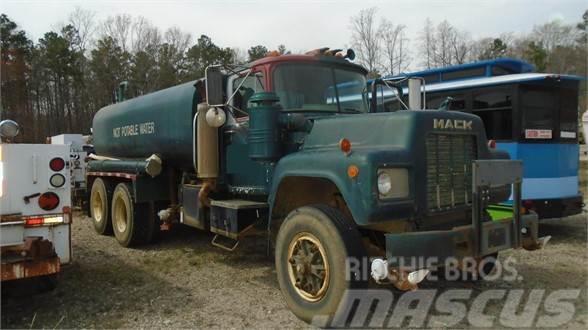 Mack RD685S Water tankers