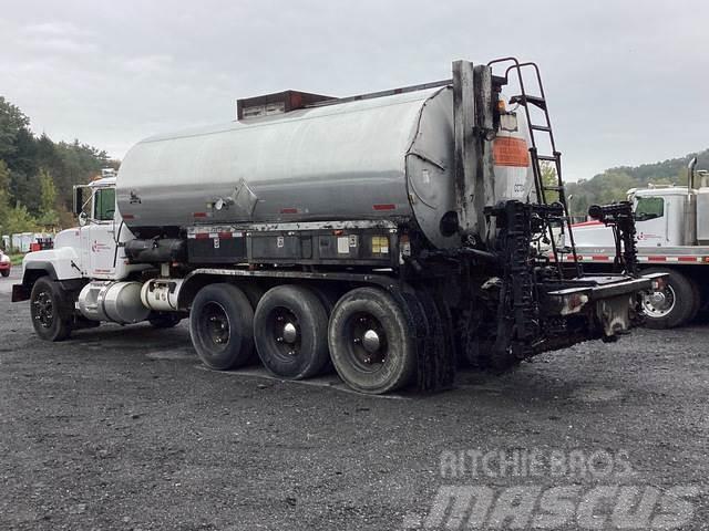 Mack RD688S Concrete trucks