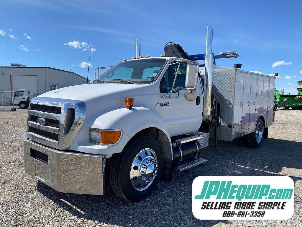 Ford F650 Service Body Truck with Knuckle Boom Municipal / general purpose vehicles