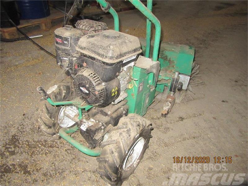 Green Machines M5A  60cm bred fejemaskine. Other agricultural machines