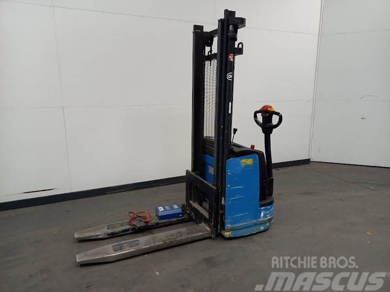 OM PIMESPO CL 10,5 AC Self propelled stackers