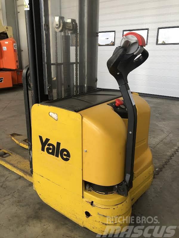 Yale MS16 Self propelled stackers