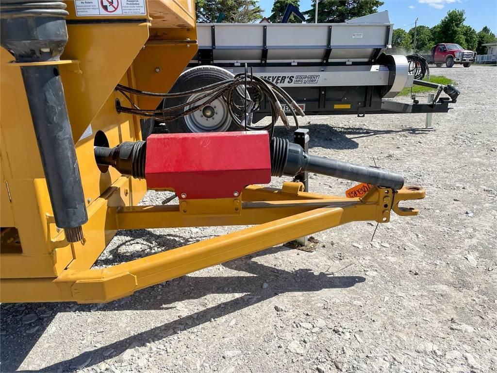 Haybuster H1135 Bale shredders, cutters and unrollers