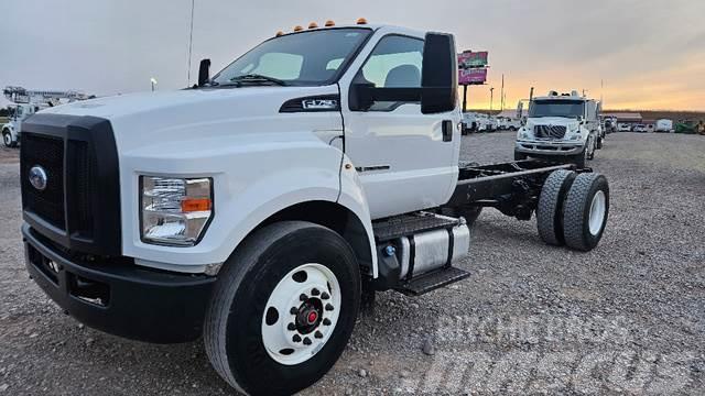 Ford F-750 Chassis Cab trucks