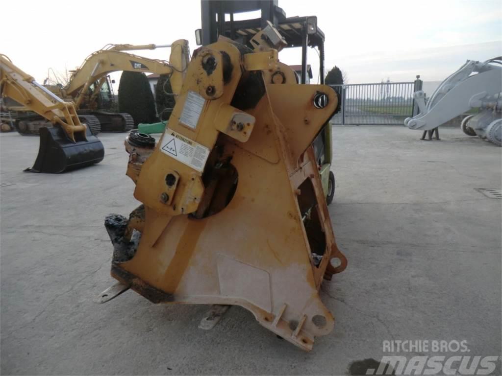 CAT 928G Chassis and suspension