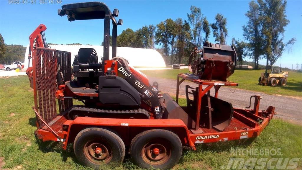 Ditch Witch XT850 Backhoe loaders