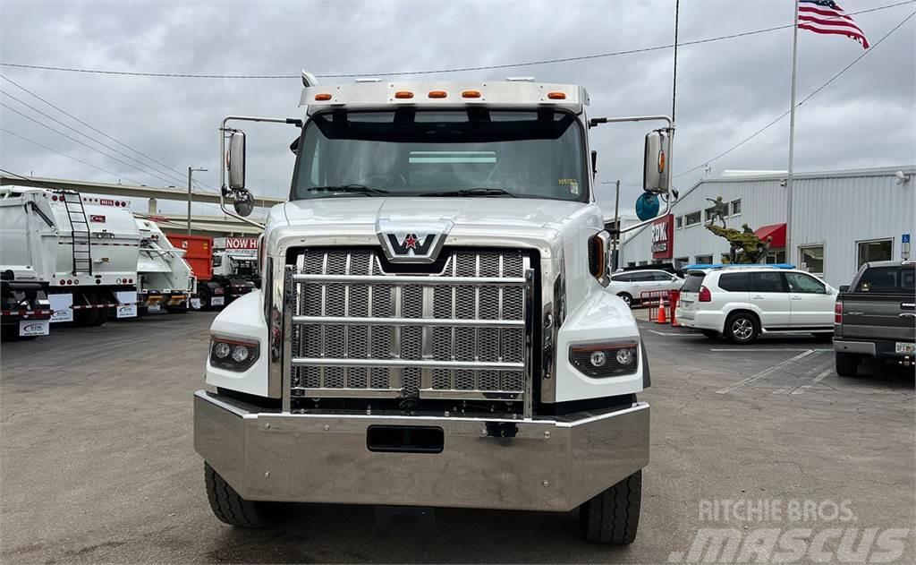 Western Star 47X Cable lift demountable trucks