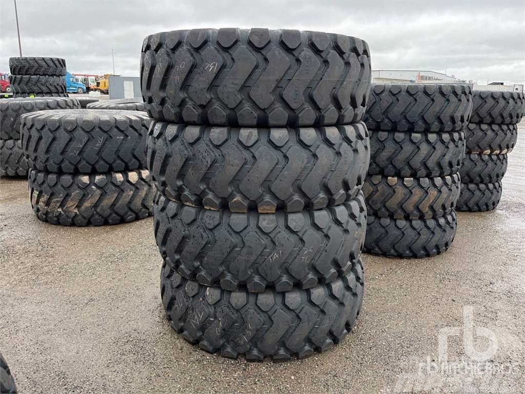  SUPERGUIDER Quantity of (4) 23.5x25 Heavy D ... Tyres, wheels and rims