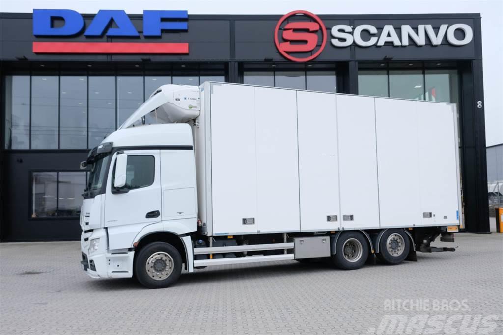 Mercedes-Benz Actros 2551 6x2*4 FNA skåpbil med Thermo-King aggr Temperature controlled trucks
