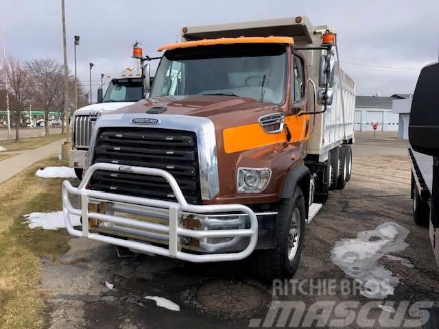 Freightliner 114SD Chassis Cab trucks