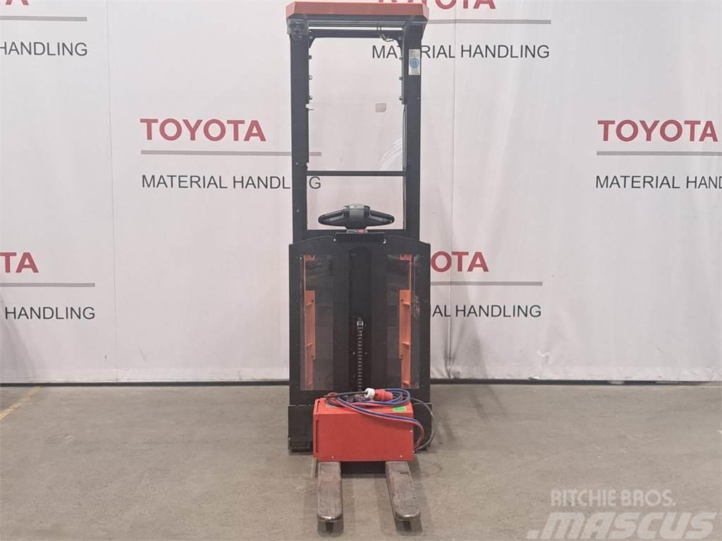 Toyota OME100N High lift order picker