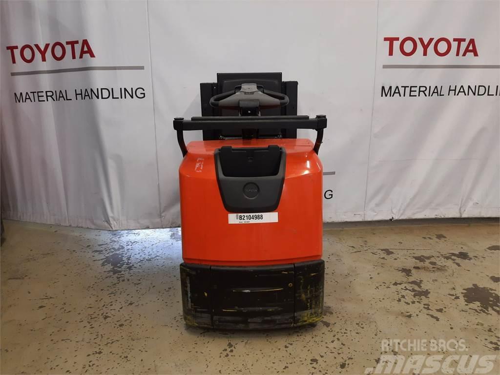 Toyota OSE180XP Low lift order picker