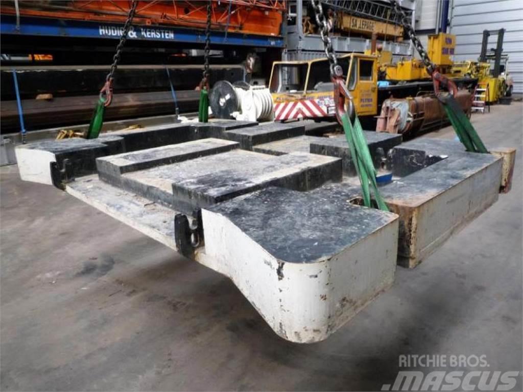 Terex Demag Demag AC 350-1 counterweight 7 ton Crane parts and equipment